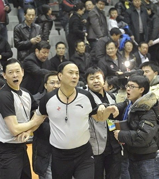 面对对手延 面对对手延