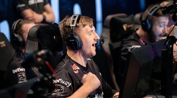 球牵制与本 球牵制与本